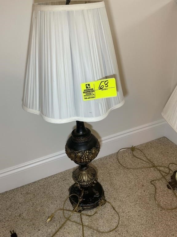 TABLE LAMP APPROX 34 IN Tall