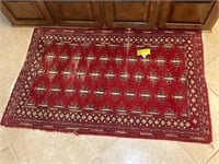 RED AREA RUG 36IN X 59IN