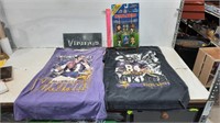 Minnesota Vikings T-Shirt & Sign, Figures