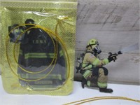 FIREFIGHTER ORNAMENT / KEYCHAIN