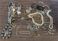 COSTUME JEWLERY LOT