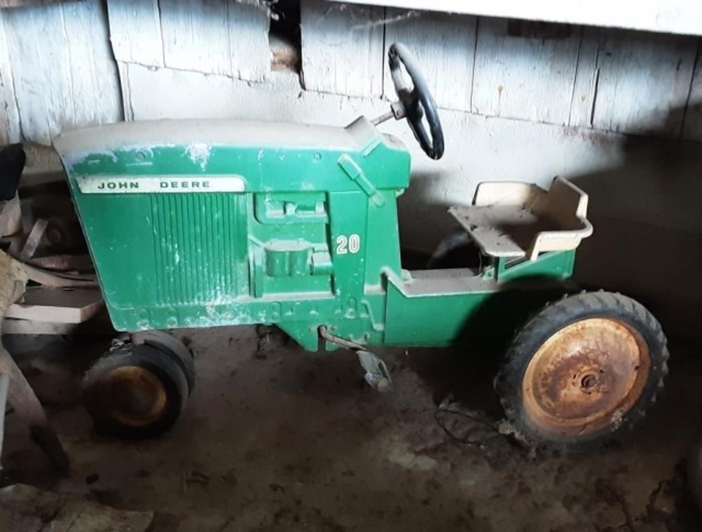 JD 4020 PEDAL TRACTOR (complete)