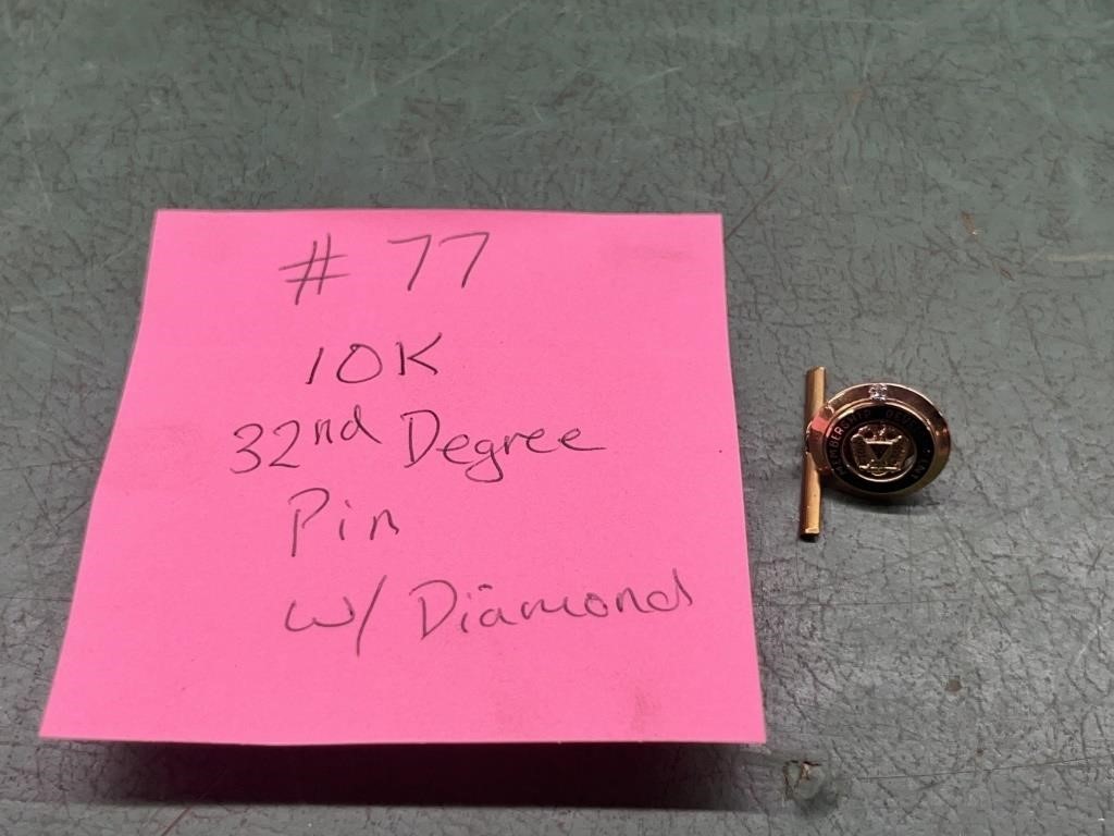 10K 32nd Degree Pin with Diamond