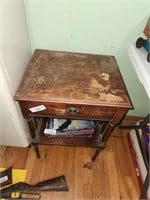 Vintage Mid Century End / Side Table - approx 24"