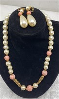 Retro Pink and White Faux Pearl Beaded Necklace