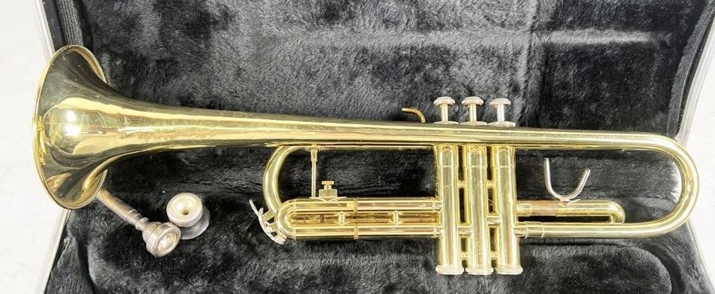 Bach trumpet in Bundy case, no major dents/dings,