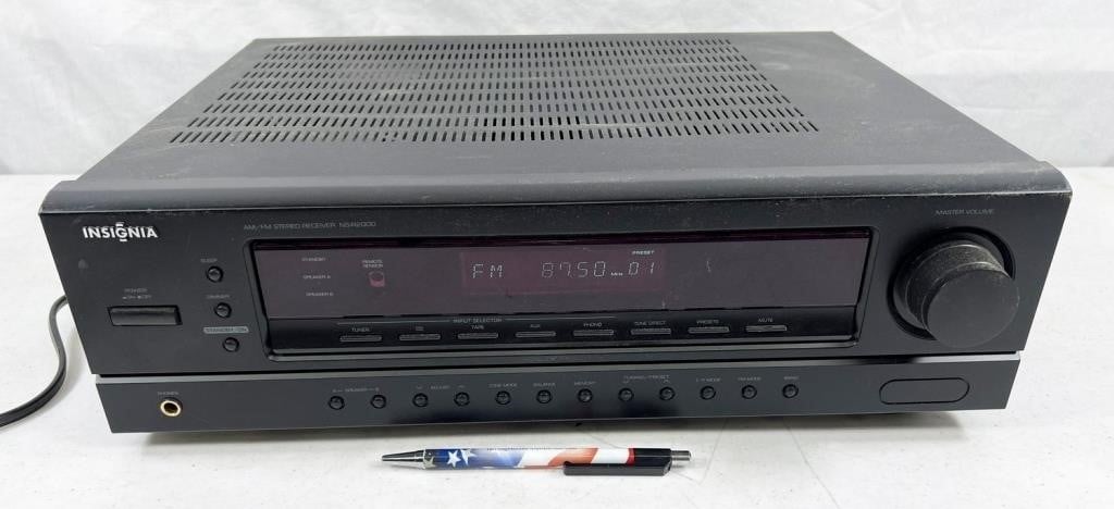 Insignia NS-R2000 am/fm stereo receiver, powers