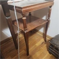 Vintage Side / Parlor Table w/ Shelf