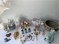 MIXED LOT FIGURINES