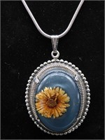 FLOWER IN RESIN PENDANT ON CHAIN NECKLACE VINTAGE