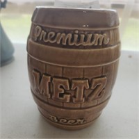 Vintage Premium Metz Beer Ceramic Barrel Keg Bank