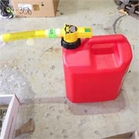 2 1/2 GAL. NO SPILL GAS CAN W/ GAS (APPEARS FULL)