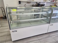 AVANTCO 5' SELF CONTAINED REFRIGERATED BAKERY CASE