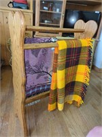 Quilt rack with 2 throw blankets - rack 36" h x