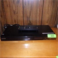 SONY BLU-RAY DISC / DVD PLAYER W/ REMOTE- UNTESTED