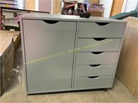HOMESTOCK Gray 5 Drawer Dresser (DAMAGED)
