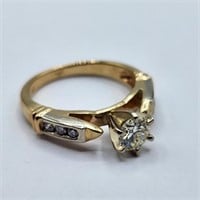 14k Gold & Diamond Ring Size 7 1/4 (4.1g)