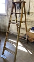 6’ wood ladder