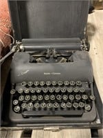 Smith Corona Clipper Typewriter