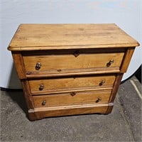 Vintage wood 3 drawerdresser