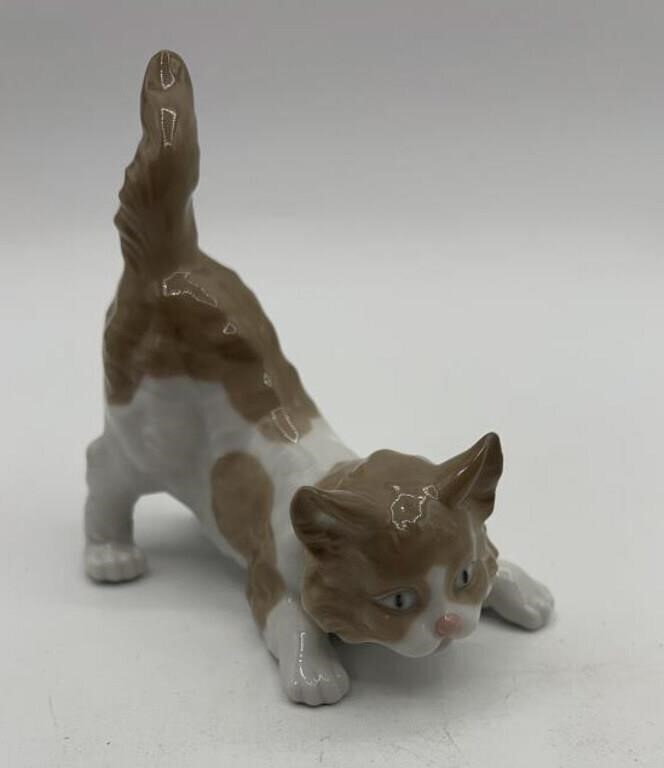 Vtg. Lladro porcelain cat figurine