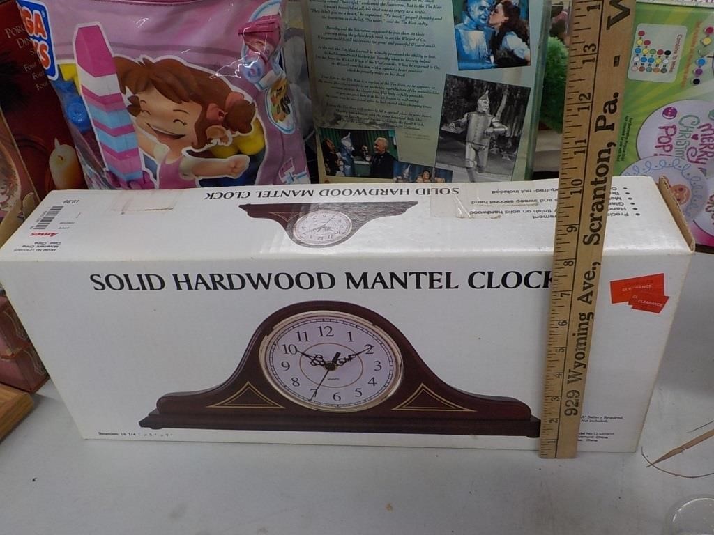 Mantle clock, battery operated