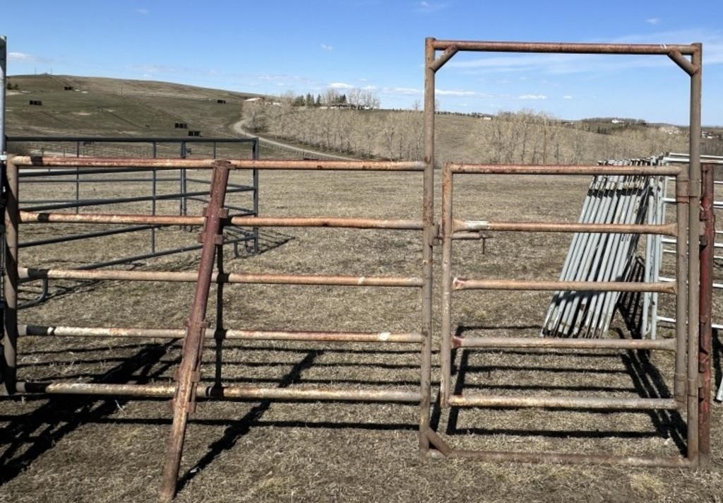 12' Panel W/4' Gate in Frame & 2 - 2Way Posts
