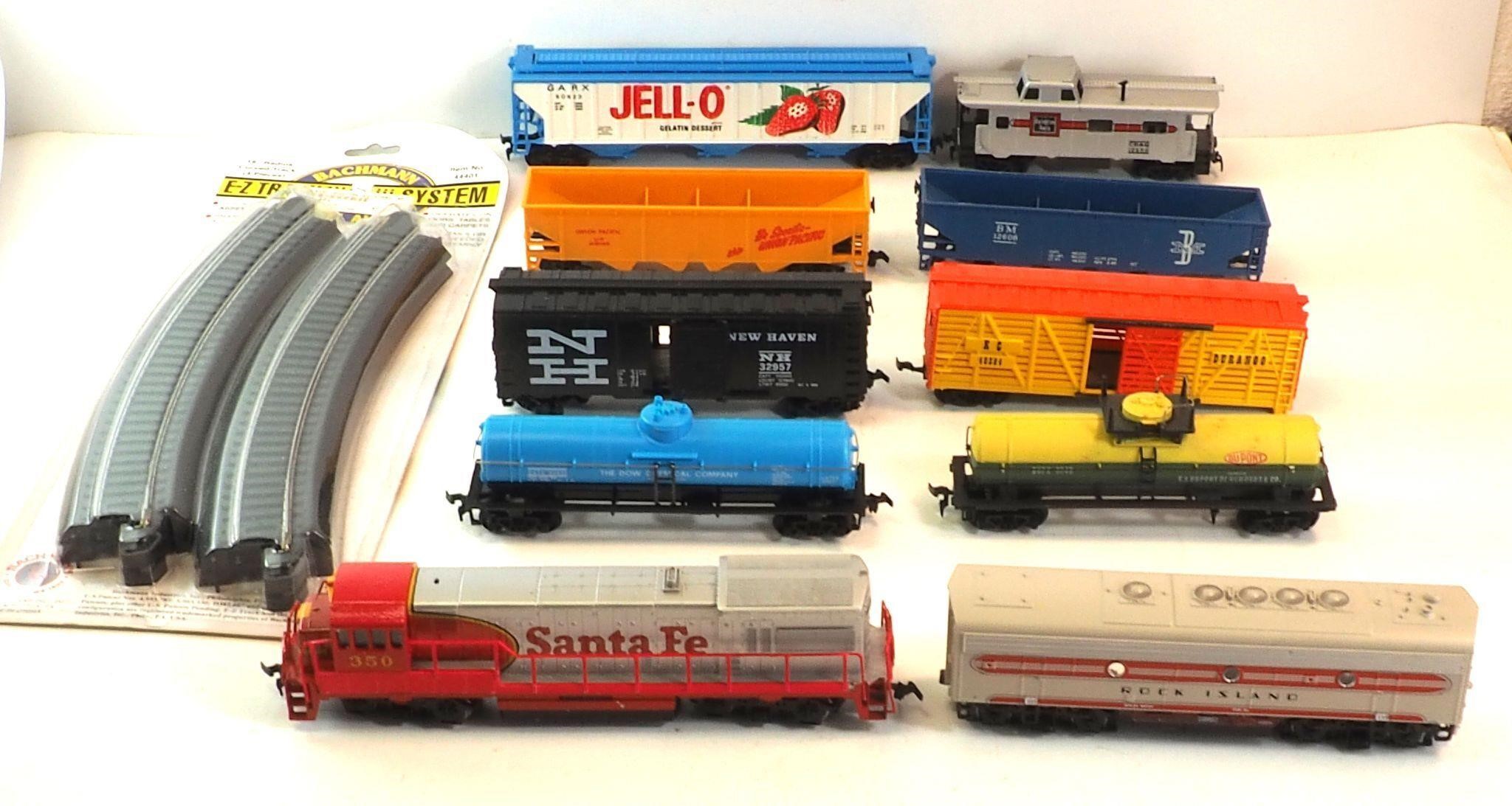 HO Scale Engine & 8 Cars Plus Track