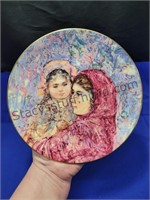 Royal Doulton Lucia & Child Plate