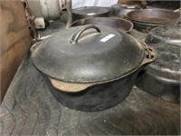 Griswold cast-iron Dutch oven 8