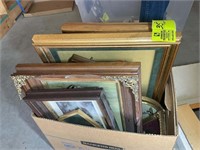 GROUP OF PICTURE FRAMES WITH PRINTS