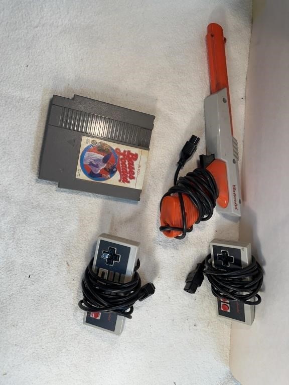 Original Nintendo lot 2 controllers zapper and