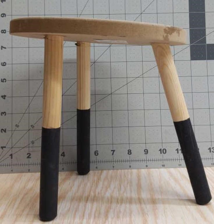3 leg wooden riser