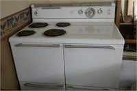 General Electric Range w/ Oven