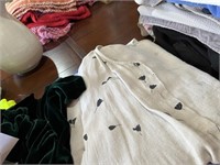 MISC. WOMENS CLOTHING LOT
