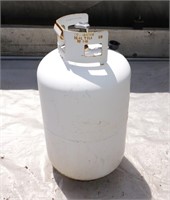 30 lb propane gas tank approx 1/2 full