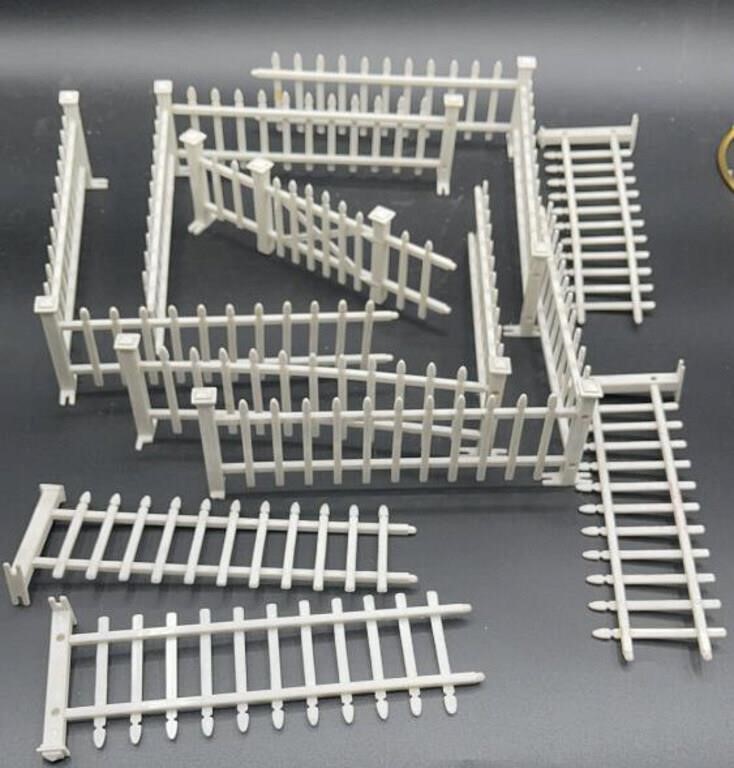 PLASTIC WHITE FENCING FOR CHRISTMAS VILLAGE