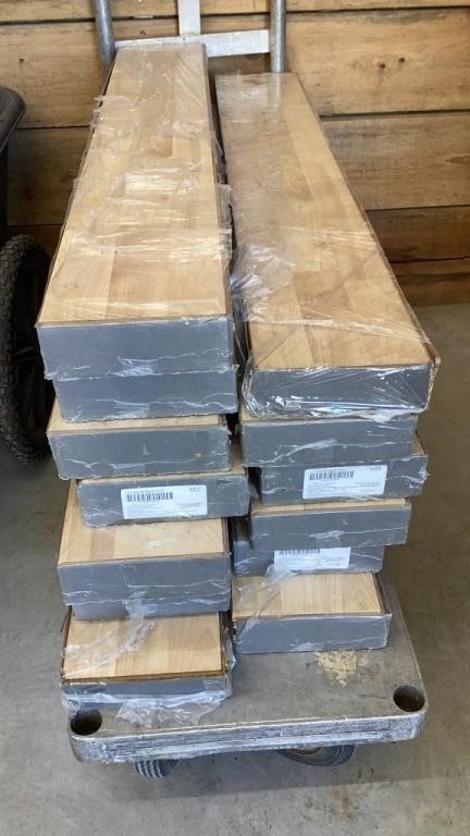 13 bundles of flooring natural maple 349 square ft