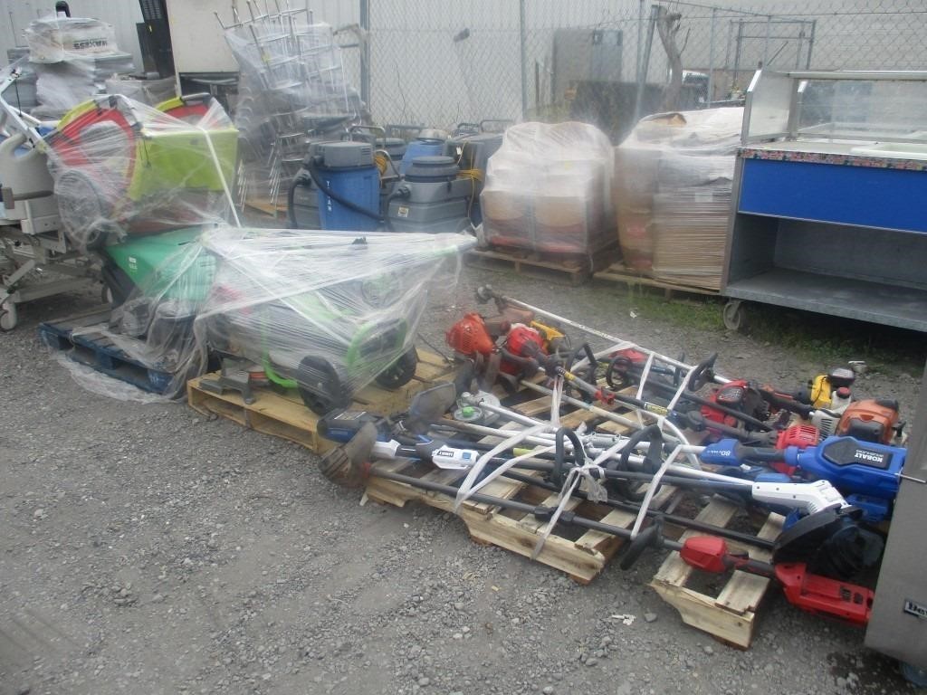 4 pallets of gardening tools