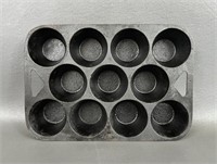 Unmarked Wagner 11 Cup Cast Iron Muffin Pan