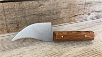 Handmade skinning knife by Henry Spaulding