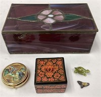 Three boxes, Two Trinkets