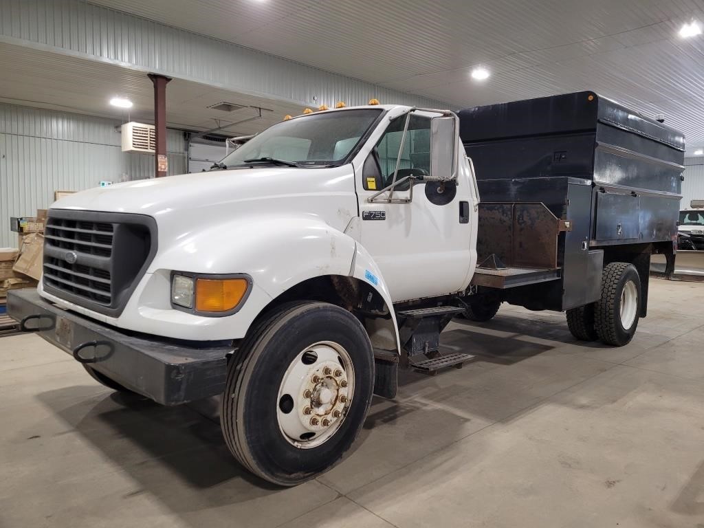 2002 Ford F750 Chip Truck