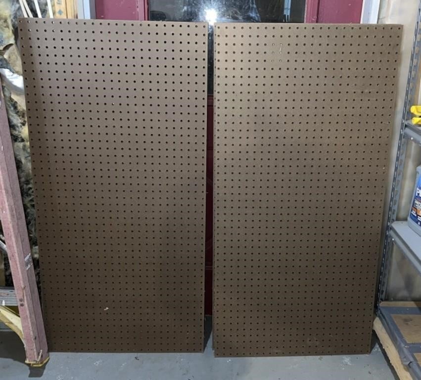 4 roughly 4ft tall pegboards & box of pegs