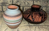 One piece of signed pottery & pottery vase