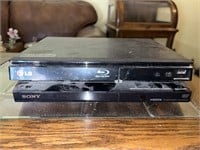 LG blu-ray & Sony DVD player w remotes
