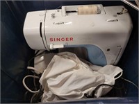 SINGER SIMPLE SEWING MACHINE