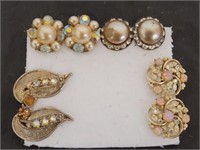 4 PAIR VINTAGE CLIP EARRINGS, 1 IS LISNER