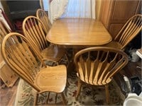 Kitchen table w 6 chairs & 3 extra leaflets