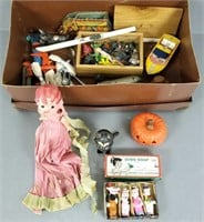 Grouop of vintage small toys including Felix the